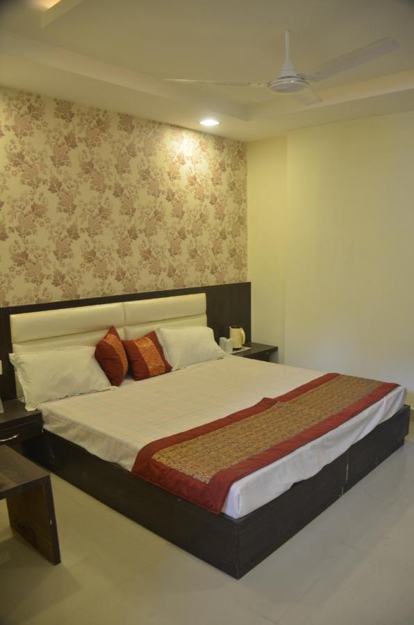 Hotel Krishna Galaxy Κανπούρ Εξωτερικό φωτογραφία