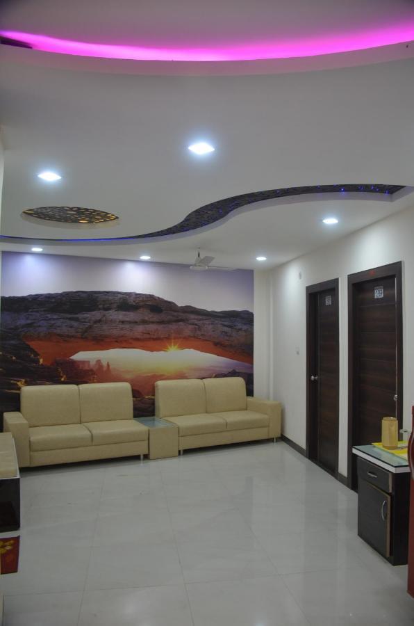 Hotel Krishna Galaxy Κανπούρ Εξωτερικό φωτογραφία